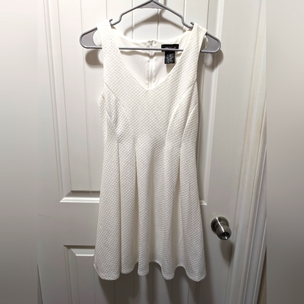 Juniors White textured Dress By TeezeMe Size 3/4